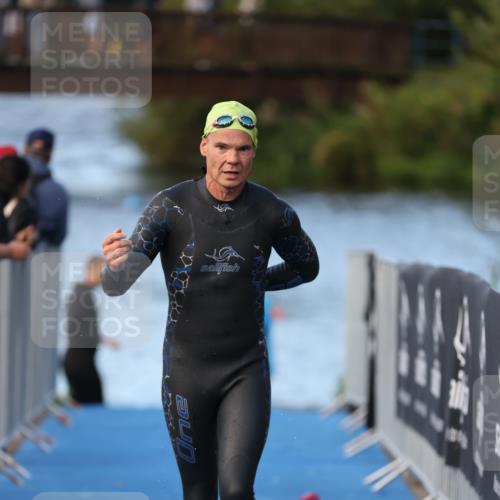 25.08.2024 - Elbe Triathlon Hamburg H.Heesch http://msf.ph/oto/6846955 25.08.2024 08:50:26 Schwimmen 118, 127, 155, 330 meine-sportfotos.de