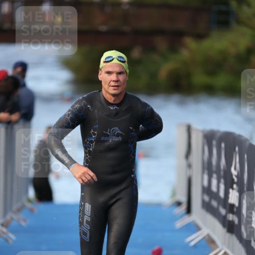25.08.2024 - Elbe Triathlon Hamburg H.Heesch http://msf.ph/oto/6846984 25.08.2024 08:50:26 Schwimmen 118, 127, 155, 330 meine-sportfotos.de