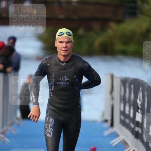 25.08.2024 - Elbe Triathlon Hamburg H.Heesch http://msf.ph/oto/6847005 25.08.2024 08:50:26 Schwimmen 118, 127, 155, 330 meine-sportfotos.de
