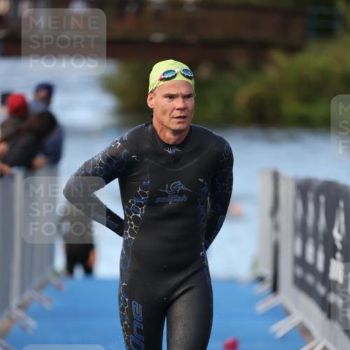 25.08.2024 - Elbe Triathlon Hamburg H.Heesch http://msf.ph/oto/6847026 25.08.2024 08:50:27 Schwimmen 118, 127, 155, 330 meine-sportfotos.de