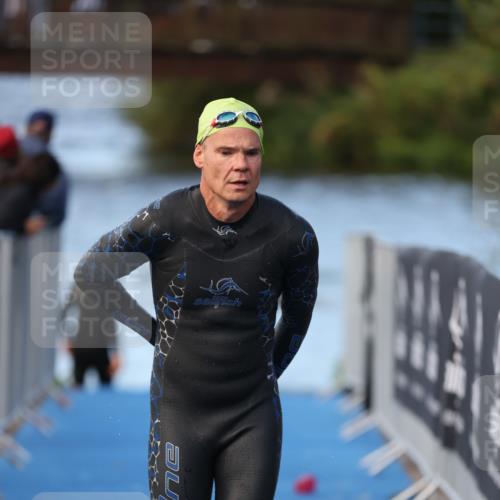 25.08.2024 - Elbe Triathlon Hamburg H.Heesch http://msf.ph/oto/6847045 25.08.2024 08:50:27 Schwimmen 118, 127, 155, 330 meine-sportfotos.de