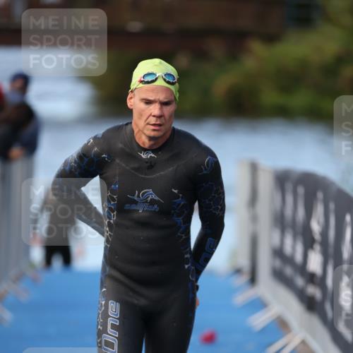 25.08.2024 - Elbe Triathlon Hamburg H.Heesch http://msf.ph/oto/6847055 25.08.2024 08:50:27 Schwimmen 118, 127, 155, 330 meine-sportfotos.de