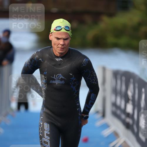 25.08.2024 - Elbe Triathlon Hamburg H.Heesch http://msf.ph/oto/6847072 25.08.2024 08:50:27 Schwimmen 118, 127, 155, 330 meine-sportfotos.de