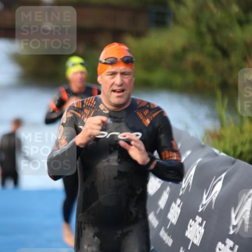 25.08.2024 - Elbe Triathlon Hamburg H.Heesch http://msf.ph/oto/6847123 25.08.2024 08:50:53 Schwimmen 173 meine-sportfotos.de