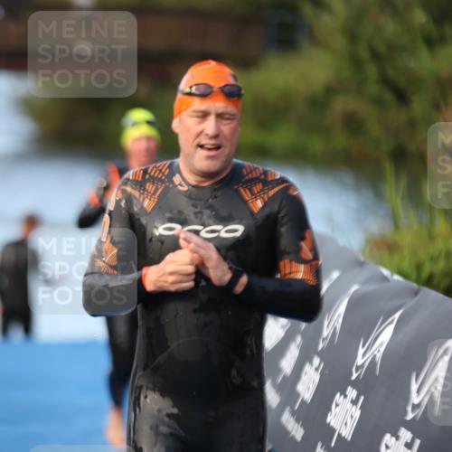 25.08.2024 - Elbe Triathlon Hamburg H.Heesch http://msf.ph/oto/6847136 25.08.2024 08:50:53 Schwimmen 173 meine-sportfotos.de