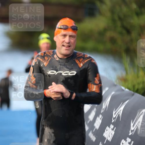 25.08.2024 - Elbe Triathlon Hamburg H.Heesch http://msf.ph/oto/6847147 25.08.2024 08:50:53 Schwimmen 173 meine-sportfotos.de