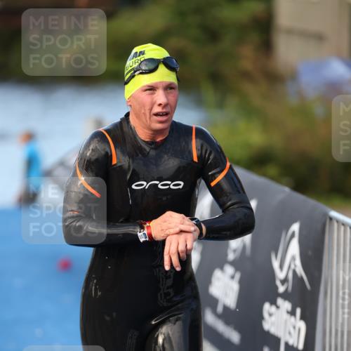 25.08.2024 - Elbe Triathlon Hamburg H.Heesch http://msf.ph/oto/6847256 25.08.2024 08:50:57 Schwimmen 173 meine-sportfotos.de