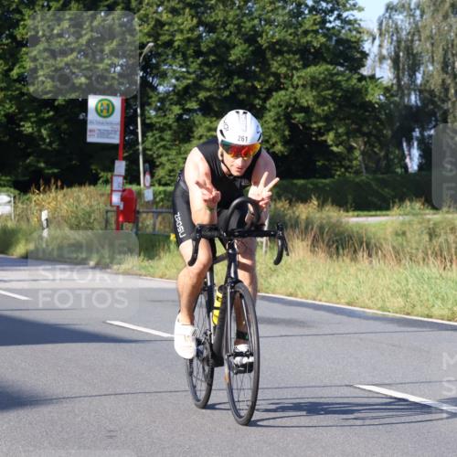 25.08.2024 - Elbe Triathlon Hamburg Fuchs,  Jonas http://msf.ph/oto/6847306 25.08.2024 09:09:19 Radfahren 105, 142, 261, 121, 141, 46, 303 meine-sportfotos.de