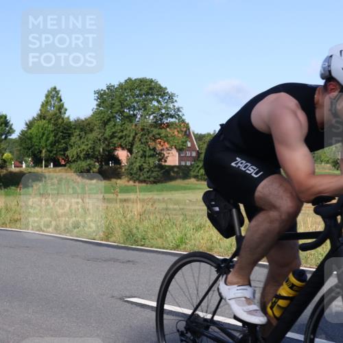 25.08.2024 - Elbe Triathlon Hamburg Fuchs,  Jonas http://msf.ph/oto/6847342 25.08.2024 09:09:19 Radfahren 105, 142, 261, 121, 141, 46, 303 meine-sportfotos.de