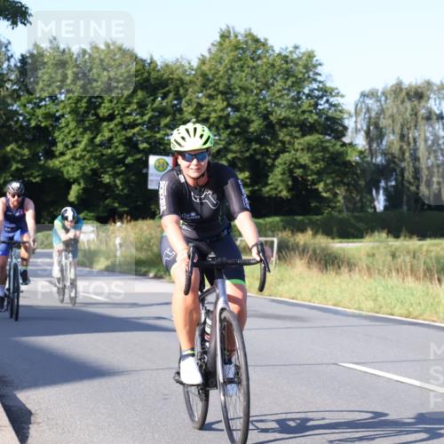 25.08.2024 - Elbe Triathlon Hamburg Fuchs,  Jonas http://msf.ph/oto/6847375 25.08.2024 09:09:22 Radfahren 261, 121, 141, 46, 303 meine-sportfotos.de