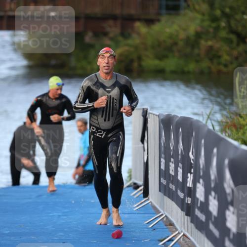 25.08.2024 - Elbe Triathlon Hamburg H.Heesch http://msf.ph/oto/6847549 25.08.2024 08:52:27 Schwimmen 128, 156 meine-sportfotos.de