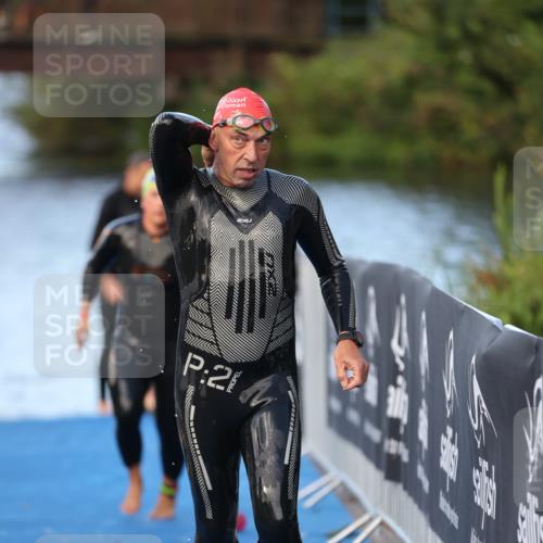 25.08.2024 - Elbe Triathlon Hamburg H.Heesch http://msf.ph/oto/6847630 25.08.2024 08:52:29 Schwimmen 128, 156 meine-sportfotos.de