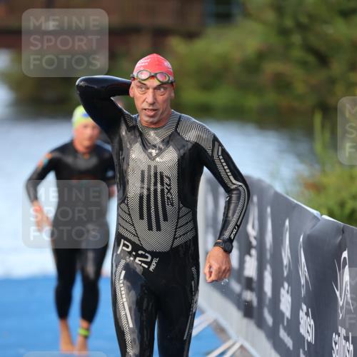 25.08.2024 - Elbe Triathlon Hamburg H.Heesch http://msf.ph/oto/6847678 25.08.2024 08:52:29 Schwimmen 128, 156 meine-sportfotos.de