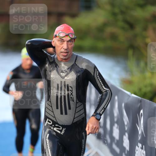 25.08.2024 - Elbe Triathlon Hamburg H.Heesch http://msf.ph/oto/6847709 25.08.2024 08:52:30 Schwimmen 128, 156 meine-sportfotos.de