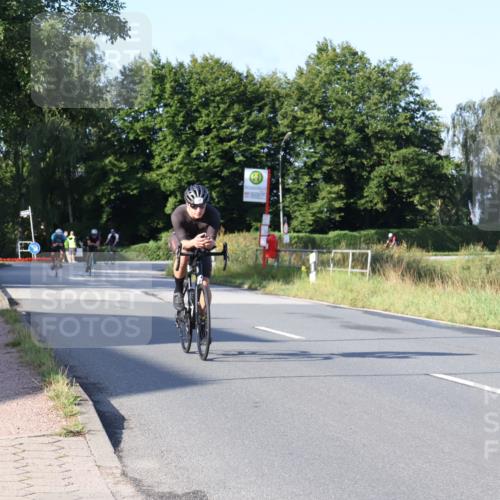 25.08.2024 - Elbe Triathlon Hamburg Fuchs,  Jonas http://msf.ph/oto/6847723 25.08.2024 09:10:02 Radfahren 45, 76, 202, 95, 166 meine-sportfotos.de