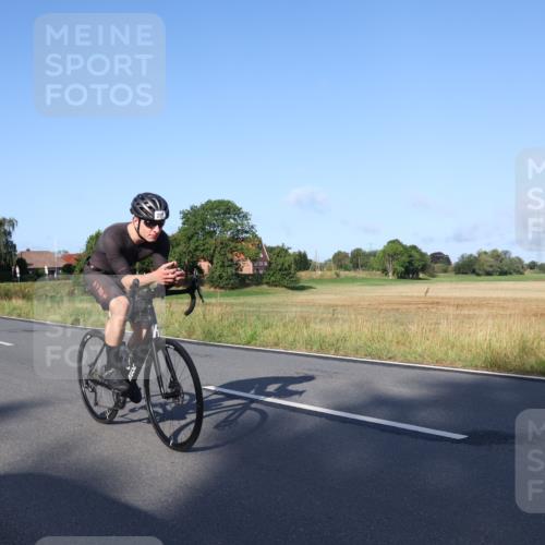 25.08.2024 - Elbe Triathlon Hamburg Fuchs,  Jonas http://msf.ph/oto/6847765 25.08.2024 09:10:04 Radfahren 45, 76, 202, 95, 166, 64, 248 meine-sportfotos.de