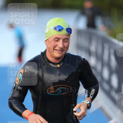 25.08.2024 - Elbe Triathlon Hamburg H.Heesch http://msf.ph/oto/6847818 25.08.2024 08:52:33 Schwimmen 128, 156 meine-sportfotos.de