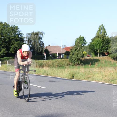 25.08.2024 - Elbe Triathlon Hamburg Fuchs,  Jonas http://msf.ph/oto/6848091 25.08.2024 09:10:28 Radfahren 258, 86, 94 meine-sportfotos.de
