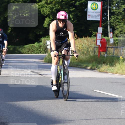 25.08.2024 - Elbe Triathlon Hamburg Fuchs,  Jonas http://msf.ph/oto/6848290 25.08.2024 09:10:46 Radfahren 309, 122, 74, 230, 77 meine-sportfotos.de