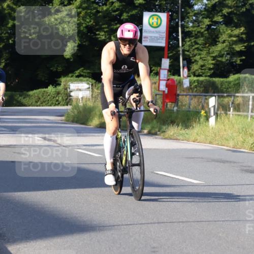 25.08.2024 - Elbe Triathlon Hamburg Fuchs,  Jonas http://msf.ph/oto/6848295 25.08.2024 09:10:46 Radfahren 309, 122, 74, 230, 77 meine-sportfotos.de