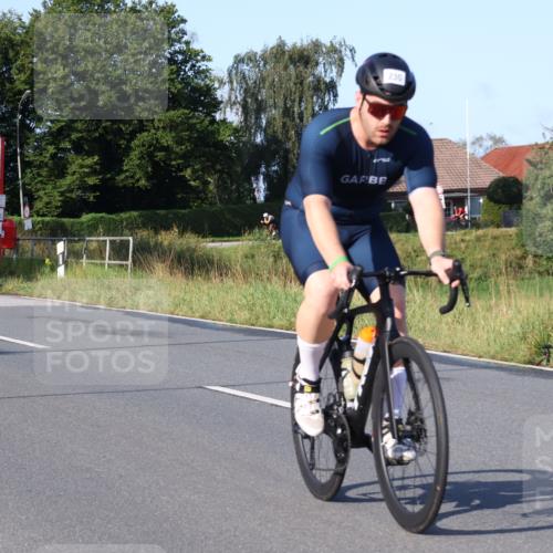 25.08.2024 - Elbe Triathlon Hamburg Fuchs,  Jonas http://msf.ph/oto/6848369 25.08.2024 09:10:49 Radfahren 122, 74, 230, 77 meine-sportfotos.de