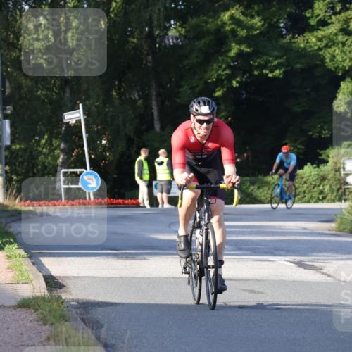 25.08.2024 - Elbe Triathlon Hamburg Fuchs,  Jonas http://msf.ph/oto/6848376 25.08.2024 09:10:50 Radfahren 122, 74, 230, 77 meine-sportfotos.de