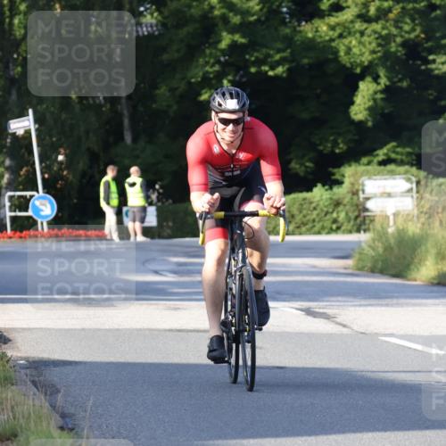 25.08.2024 - Elbe Triathlon Hamburg Fuchs,  Jonas http://msf.ph/oto/6848390 25.08.2024 09:10:50 Radfahren 122, 74, 230, 77 meine-sportfotos.de