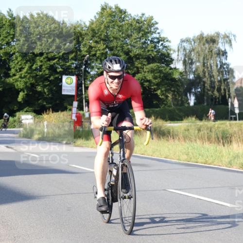 25.08.2024 - Elbe Triathlon Hamburg Fuchs,  Jonas http://msf.ph/oto/6848436 25.08.2024 09:10:52 Radfahren 74, 230, 77, 238, 97 meine-sportfotos.de