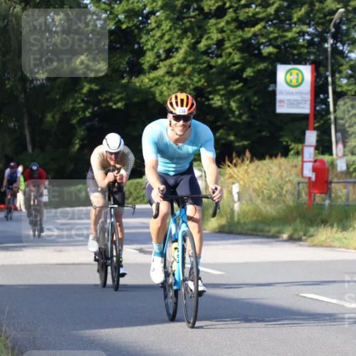 25.08.2024 - Elbe Triathlon Hamburg Fuchs,  Jonas http://msf.ph/oto/6848488 25.08.2024 09:10:57 Radfahren 77, 238, 97, 284, 210 meine-sportfotos.de