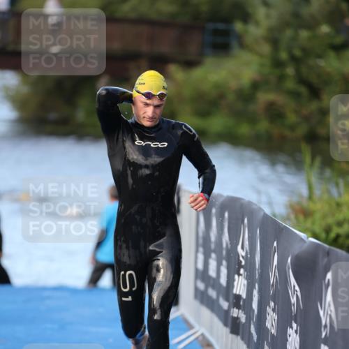 25.08.2024 - Elbe Triathlon Hamburg H.Heesch http://msf.ph/oto/6848491 25.08.2024 08:54:55 Schwimmen 229, 296 meine-sportfotos.de