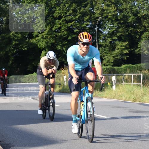 25.08.2024 - Elbe Triathlon Hamburg Fuchs,  Jonas http://msf.ph/oto/6848503 25.08.2024 09:10:57 Radfahren 77, 238, 97, 284, 210 meine-sportfotos.de
