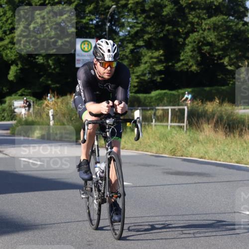 25.08.2024 - Elbe Triathlon Hamburg Fuchs,  Jonas http://msf.ph/oto/6849031 25.08.2024 09:11:39 Radfahren 282, 61, 293, 193, 87, 52, 157 meine-sportfotos.de