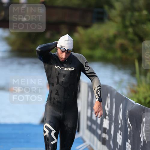 25.08.2024 - Elbe Triathlon Hamburg H.Heesch http://msf.ph/oto/6849051 25.08.2024 08:55:34 Schwimmen 232 meine-sportfotos.de