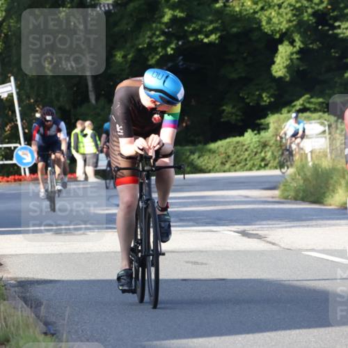 25.08.2024 - Elbe Triathlon Hamburg Fuchs,  Jonas http://msf.ph/oto/6849069 25.08.2024 09:11:41 Radfahren 61, 293, 193, 87, 52, 157, 252 meine-sportfotos.de