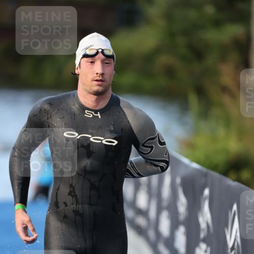 25.08.2024 - Elbe Triathlon Hamburg H.Heesch http://msf.ph/oto/6849106 25.08.2024 08:55:36 Schwimmen 232 meine-sportfotos.de