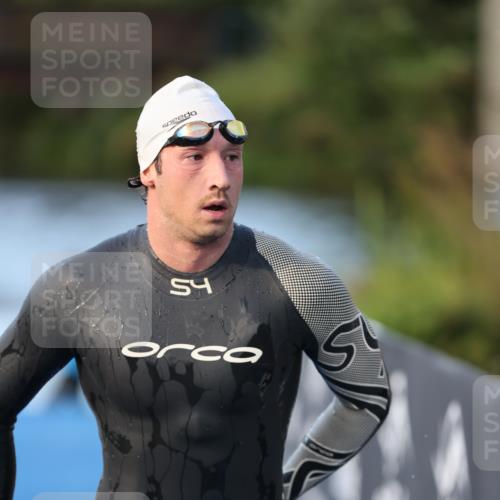 25.08.2024 - Elbe Triathlon Hamburg H.Heesch http://msf.ph/oto/6849189 25.08.2024 08:55:36 Schwimmen 232 meine-sportfotos.de