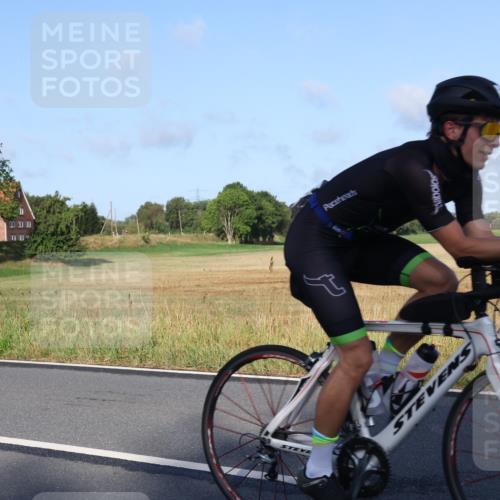 25.08.2024 - Elbe Triathlon Hamburg Fuchs,  Jonas http://msf.ph/oto/6849234 25.08.2024 09:11:47 Radfahren 87, 52, 157, 252, 168, 235 meine-sportfotos.de