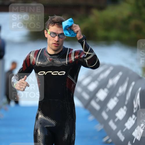 25.08.2024 - Elbe Triathlon Hamburg H.Heesch http://msf.ph/oto/6849551 25.08.2024 08:56:36 Schwimmen 242, 295 meine-sportfotos.de