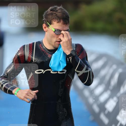 25.08.2024 - Elbe Triathlon Hamburg H.Heesch http://msf.ph/oto/6849589 25.08.2024 08:56:37 Schwimmen 242, 295 meine-sportfotos.de