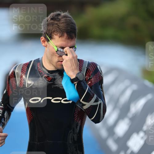 25.08.2024 - Elbe Triathlon Hamburg H.Heesch http://msf.ph/oto/6849621 25.08.2024 08:56:37 Schwimmen 242, 295 meine-sportfotos.de