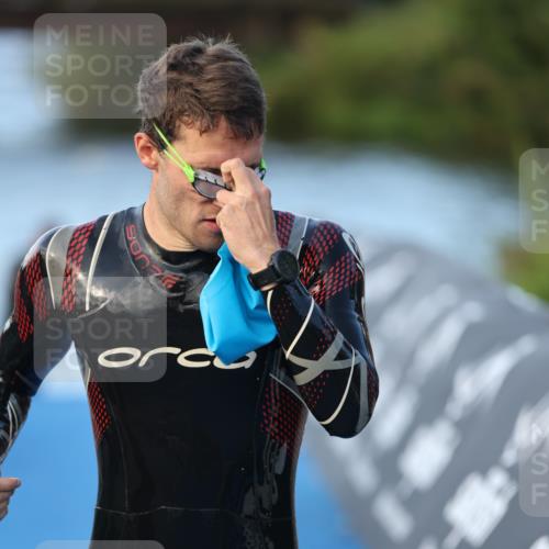 25.08.2024 - Elbe Triathlon Hamburg H.Heesch http://msf.ph/oto/6849626 25.08.2024 08:56:37 Schwimmen 242, 295 meine-sportfotos.de