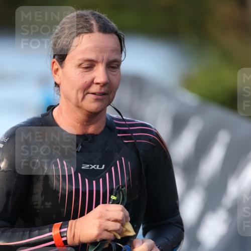 25.08.2024 - Elbe Triathlon Hamburg H.Heesch http://msf.ph/oto/6849771 25.08.2024 08:57:10 Schwimmen 141 meine-sportfotos.de