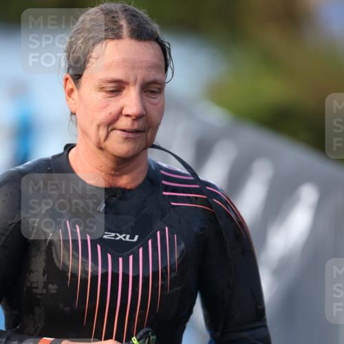 25.08.2024 - Elbe Triathlon Hamburg H.Heesch http://msf.ph/oto/6849791 25.08.2024 08:57:10 Schwimmen 141 meine-sportfotos.de