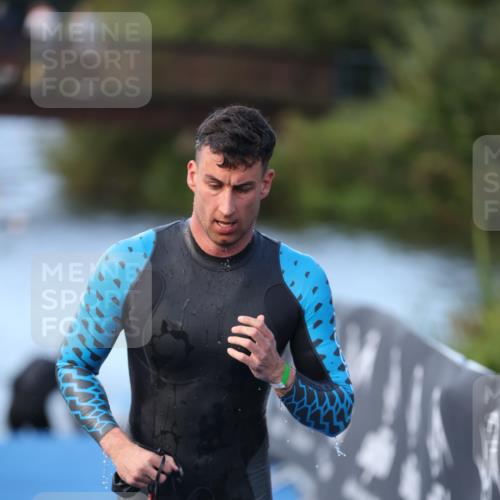 25.08.2024 - Elbe Triathlon Hamburg H.Heesch http://msf.ph/oto/6849906 25.08.2024 08:57:26 Schwimmen 141, 205, 245 meine-sportfotos.de
