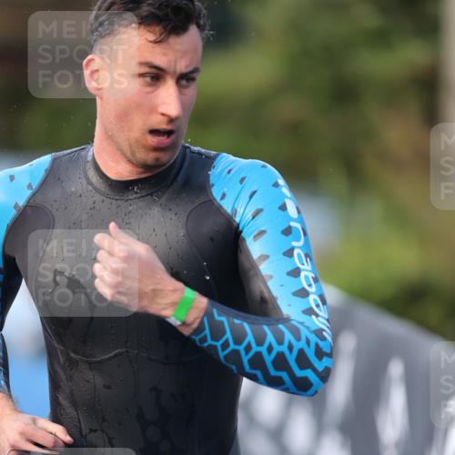 25.08.2024 - Elbe Triathlon Hamburg H.Heesch http://msf.ph/oto/6849936 25.08.2024 08:57:27 Schwimmen 141, 205, 245 meine-sportfotos.de