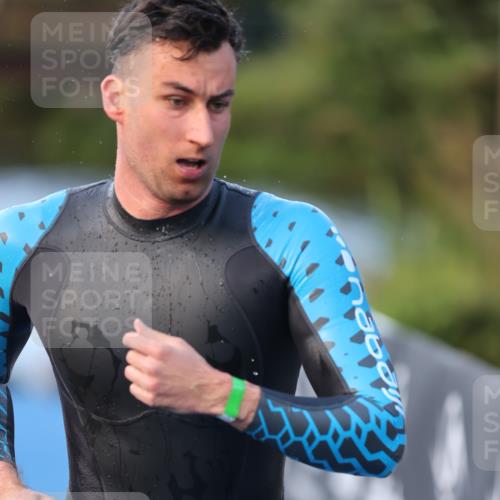 25.08.2024 - Elbe Triathlon Hamburg H.Heesch http://msf.ph/oto/6849943 25.08.2024 08:57:27 Schwimmen 141, 205, 245 meine-sportfotos.de