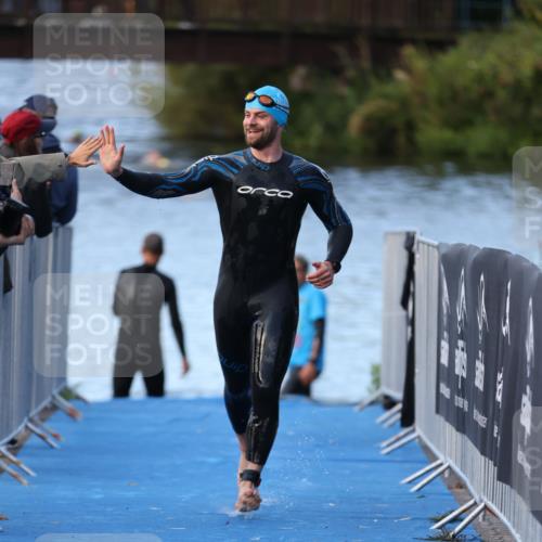25.08.2024 - Elbe Triathlon Hamburg H.Heesch http://msf.ph/oto/6849983 25.08.2024 08:57:34 Schwimmen 205, 245 meine-sportfotos.de