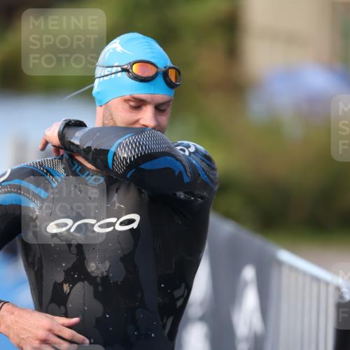 25.08.2024 - Elbe Triathlon Hamburg H.Heesch http://msf.ph/oto/6850043 25.08.2024 08:57:38 Schwimmen 205, 245 meine-sportfotos.de