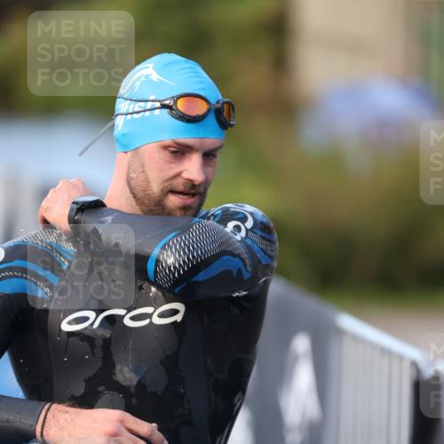 25.08.2024 - Elbe Triathlon Hamburg H.Heesch http://msf.ph/oto/6850054 25.08.2024 08:57:38 Schwimmen 205, 245 meine-sportfotos.de