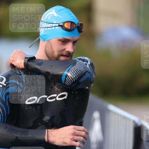 25.08.2024 - Elbe Triathlon Hamburg H.Heesch http://msf.ph/oto/6850068 25.08.2024 08:57:38 Schwimmen 205, 245 meine-sportfotos.de